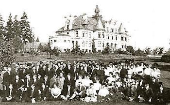 UW Class of 1910 In the background is Denny Hall, original home to the Department of Scandinavian Languages and Literature.