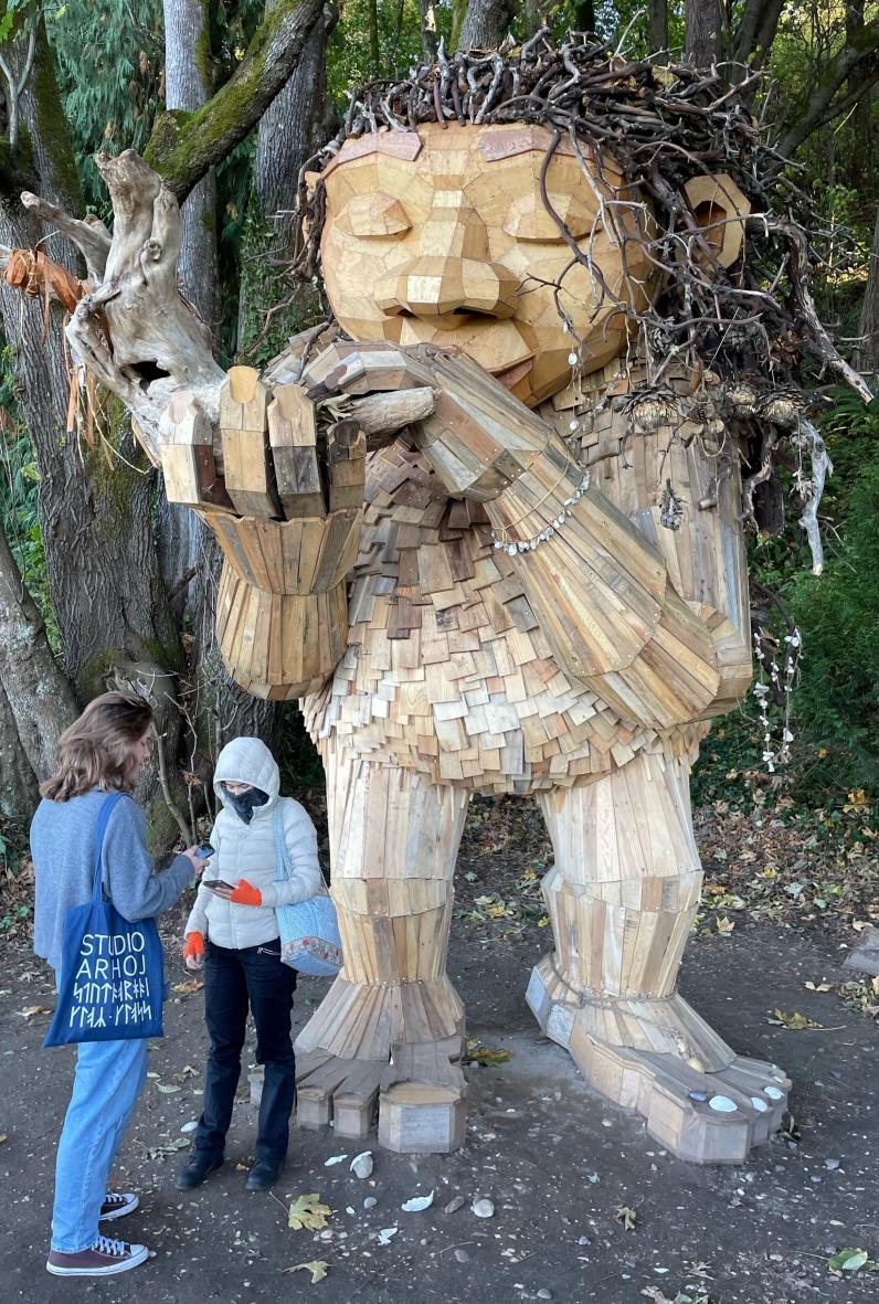 Two Danish students next to Dambo troll