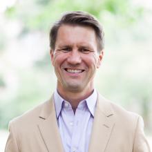 Photo of Andrew Nestingen