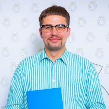 Headshot of me at the "Tallinn's Teacher of the Year 2022" gala, where I received the "Young Teacher of the Year award"